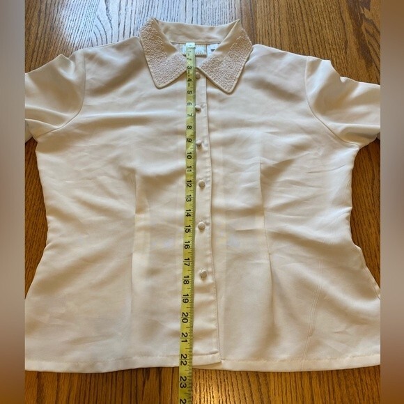 Susan Bristol Vintage White Embroidered Collar Cloth Button Down Blouse - Picture 14 of 16